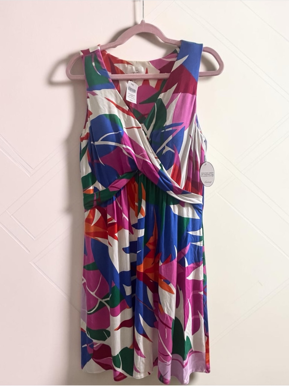 SOMA Weekend Dress Resort Print Vanishing 360 Invisible Support Size Large
NWT - Picture 2 of 7